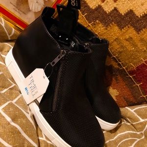 NWT Faux Leather Memory Foam Wedge